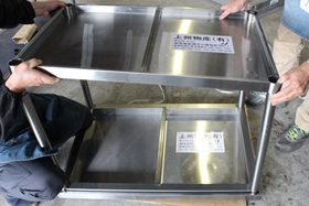 ①お届けは２個口（鉄板部分とバーナー部分）になります。