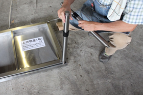 ①お届けは２個口（鉄板部分とバーナー部分）になります。