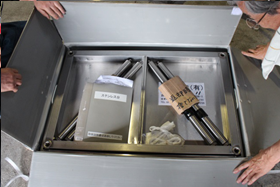 ①お届けは２個口（鉄板部分とバーナー部分）になります。