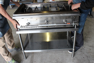 ③安定した台にのせてください。